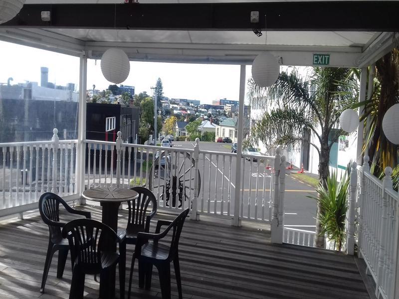 Shooters Saloon Hotel & Cabins Auckland Exterior foto